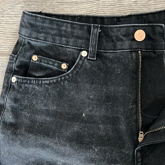 ONLY High Waisted Mom Denim Shorts (Size xs) - Picture 4 of 4
